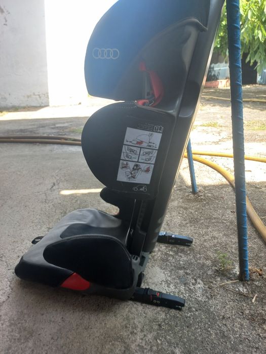 Cadeira de criança para carro preto da Audi