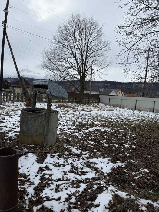 Будинок із земельною ділянкою. Старий будинок під реконструкцію.