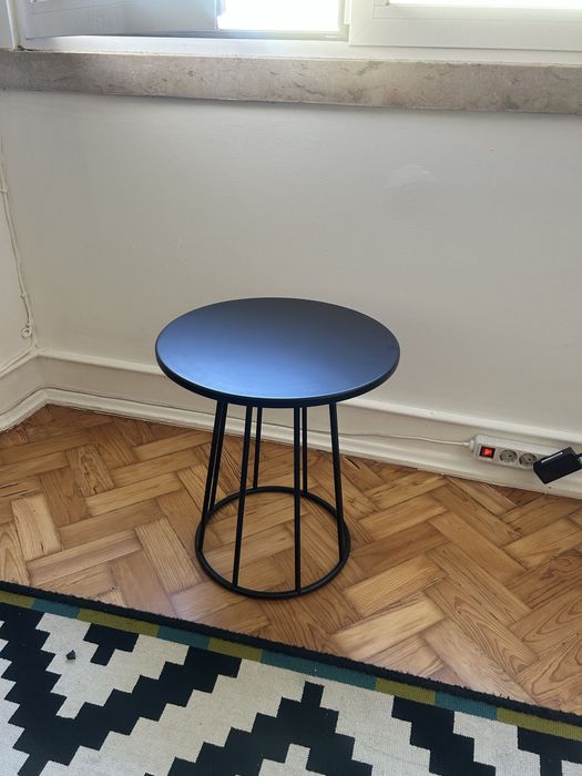 Mesa de apooio redonda  preta