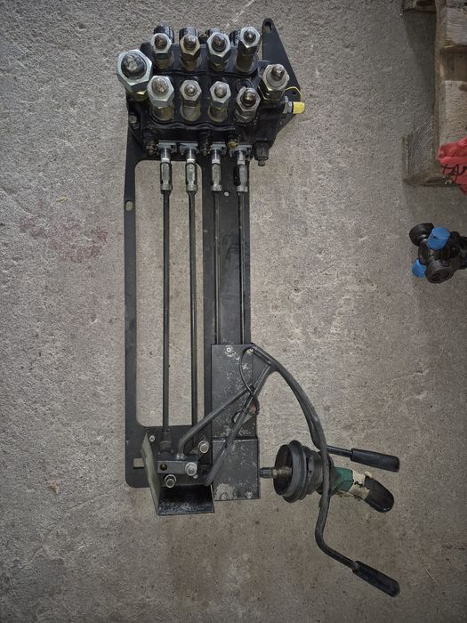 Rozdzielacz hydrauliczny Manitou 732 - części