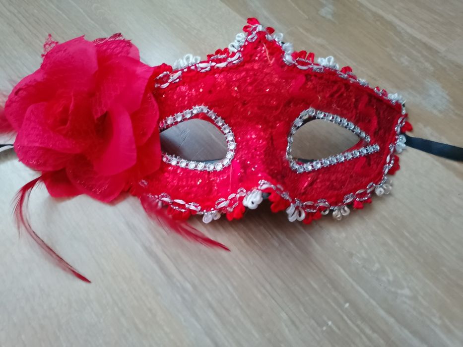 Maska na bal karnawałowy