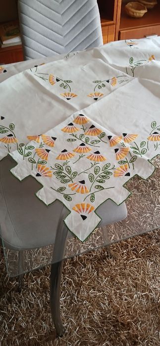 Toalha + 4 guardanapos, bordados
