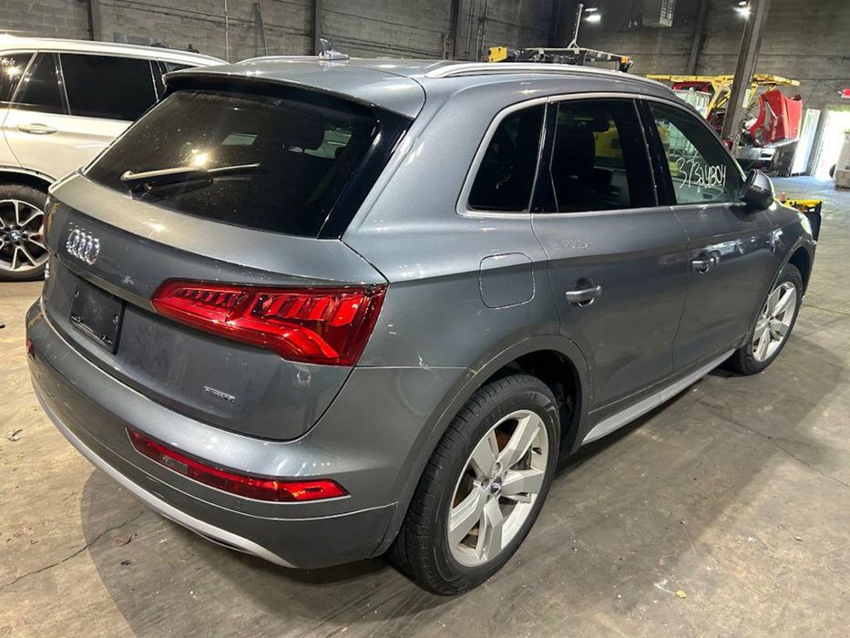 Ляда audi a4 b9 ауді ку5 80а кришка багажника задній бампер