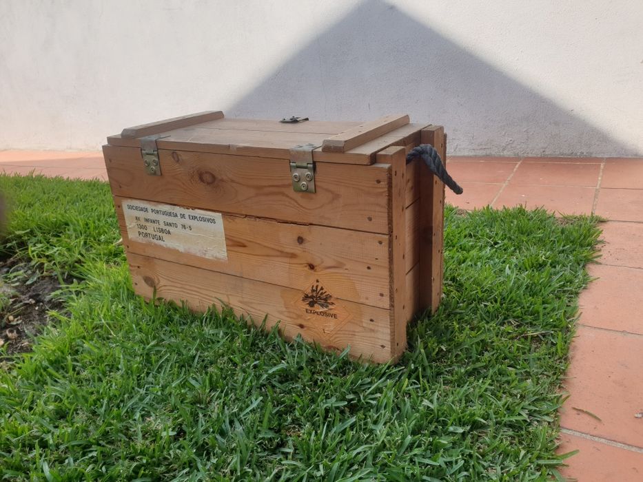 Caixas madeira fábrica da pólvora Grande