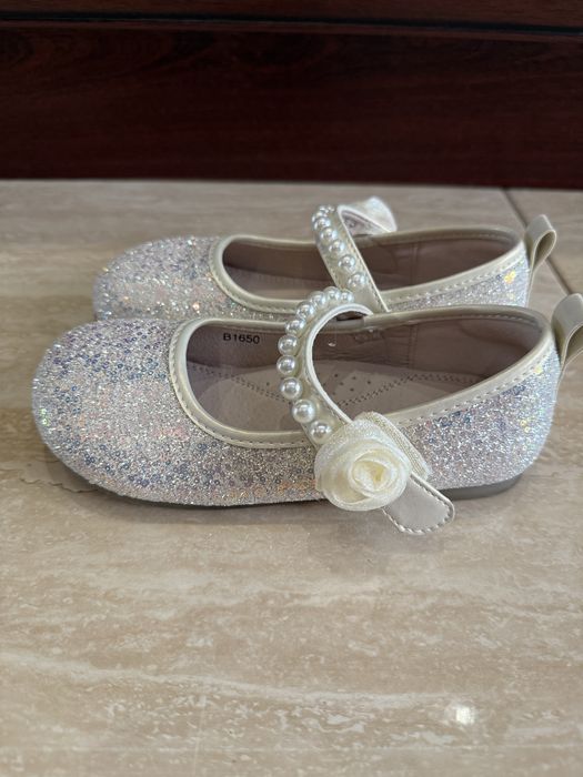 Продам туфлі для дівчинки