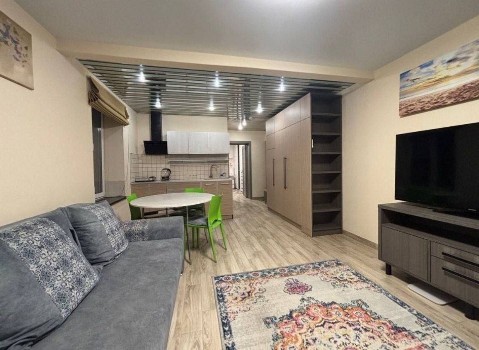 Здається 2-х кімнатна квартира - студія і спальня, район Нагорки