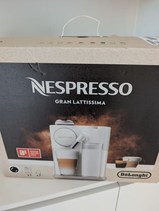 Máquina de café Nespresso DeLonghi