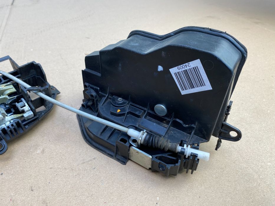 Zamek Drzwi Prawy Tył BMW E60 E61 E70 E71 E72 E83 E84 E87 E90 E91 F20