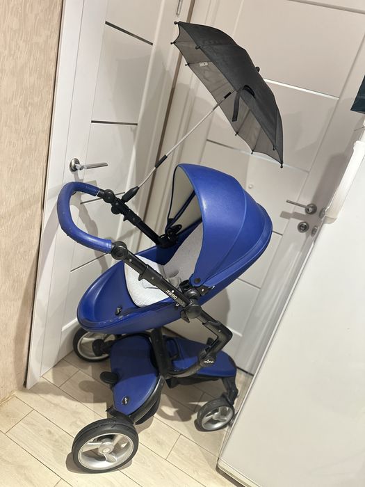 Каляска Mima Xari синього кольору