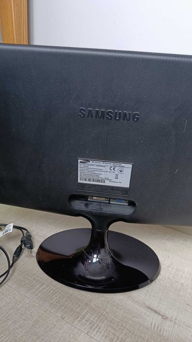 Широкоформатный LED Монітор 21.5" Samsung S22C300B рабочий