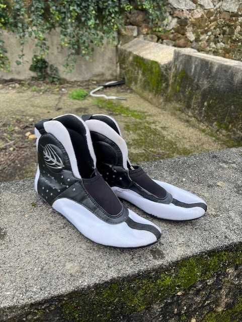 Botas TCX Pro mais equipamento Fox para enduro ou motocross.