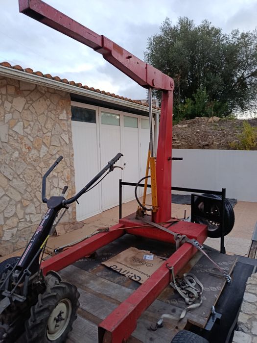 Grua de tirar motores