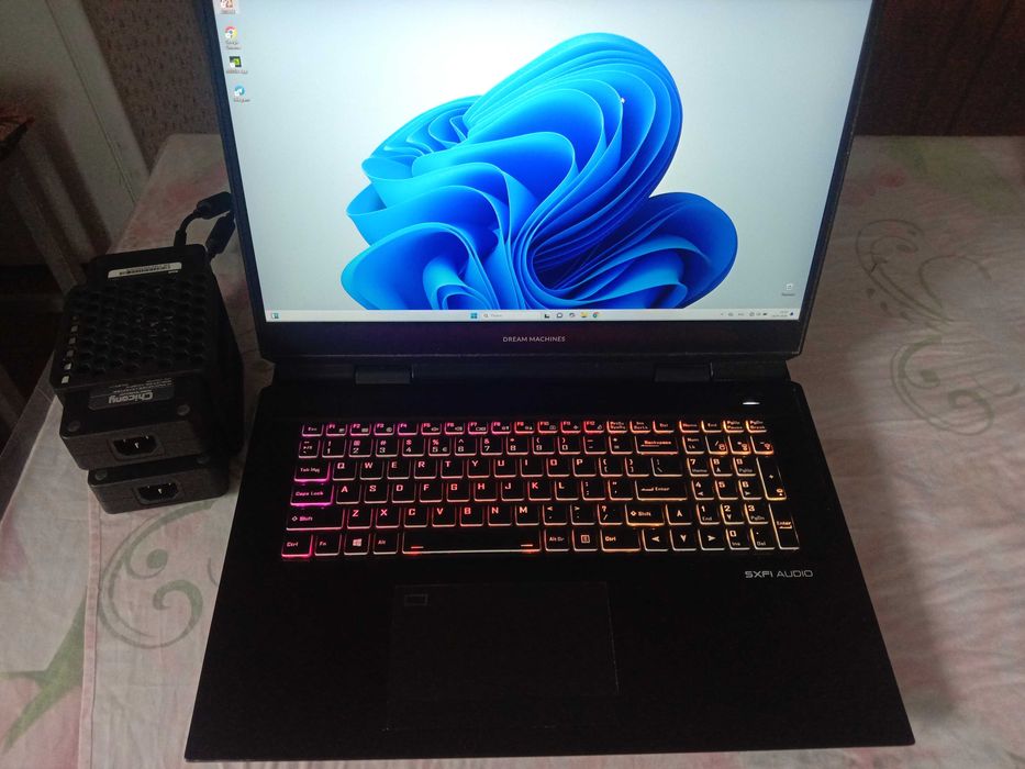 Dream Machines (clevo x170sm)