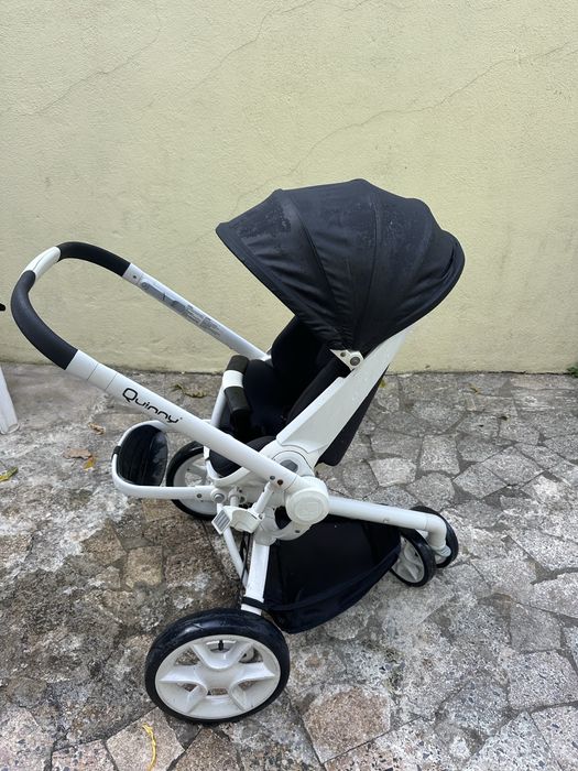 Carrinho de bebe com ovo