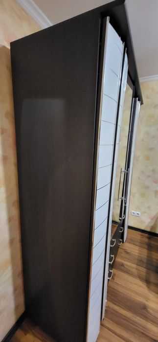 Прощається шафа для речей