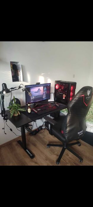 Zestaw PC+Monitor+biurko gamingowe