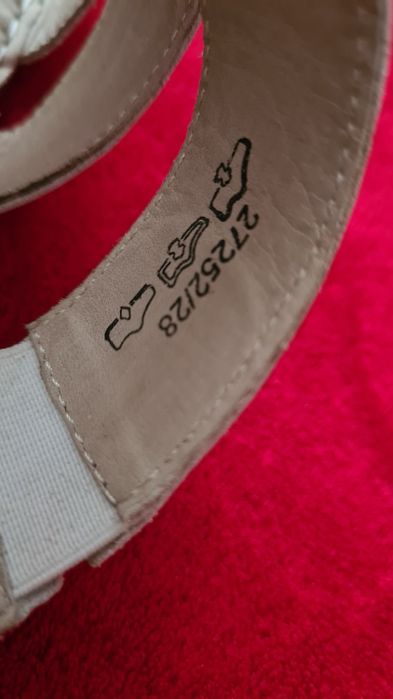 Skórzane klapki 37,5 na koturnie Caprice