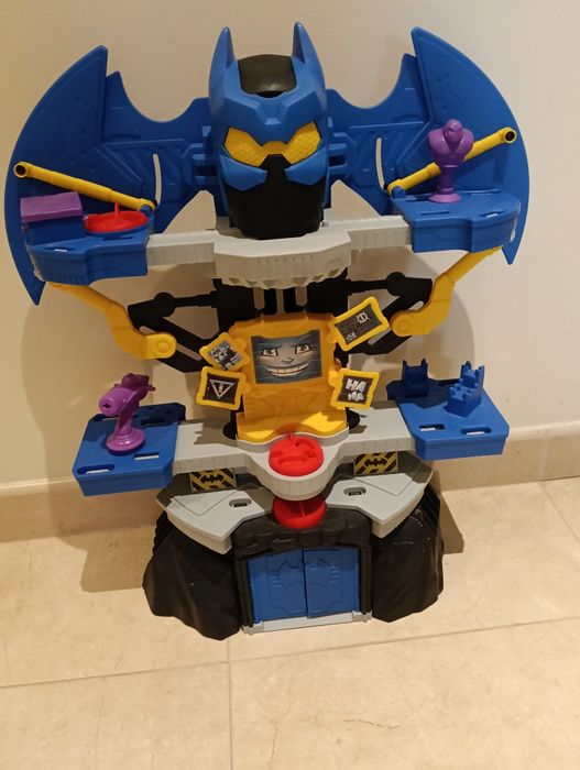 Brinquedo batcaverna do batman