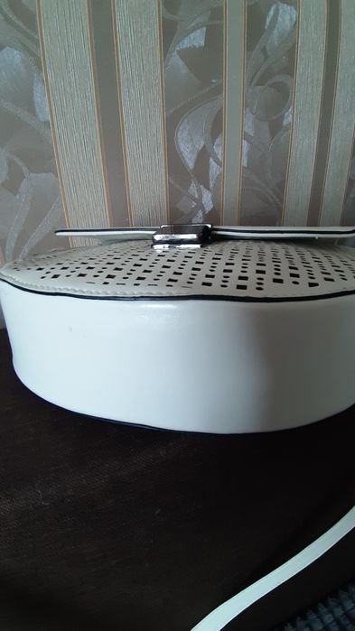 Белая летняя сумка