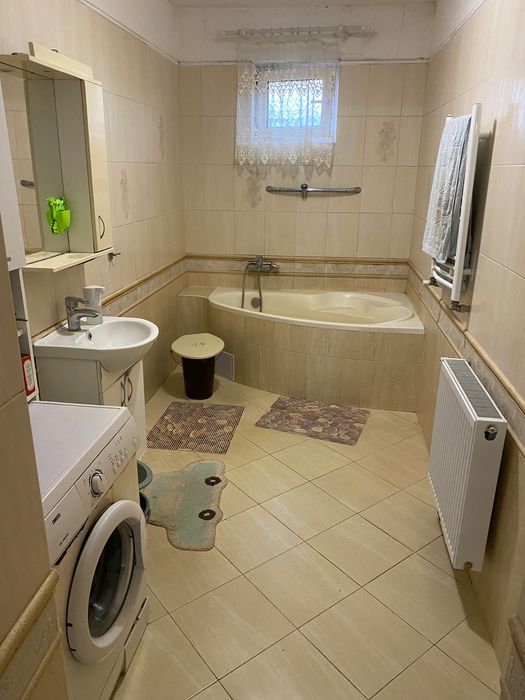 Продається житловий будинок у Закарпатті , м. Берегове .