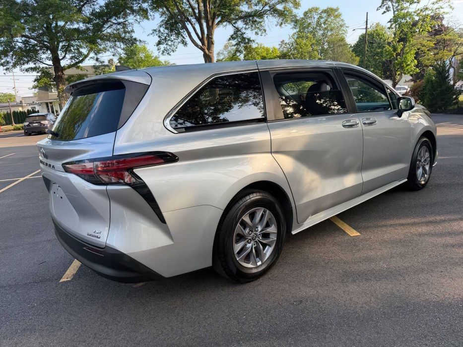 Toyota Sienna      2022