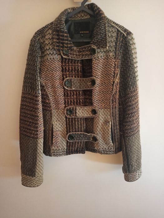 Casaco de Inverno, modelo militar, XL, de cor verde e castanho.