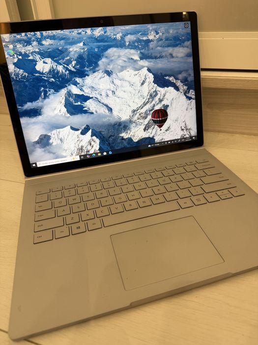 Microsoft surface book 2 intel core i5 8gb 256ssd