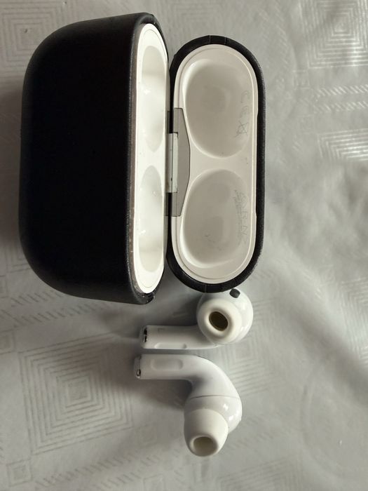 Air Podsy pro 2 skorzane etui.