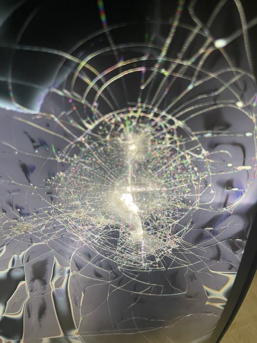 Монитор с разбитой матрицей MSI Mag 32C6X