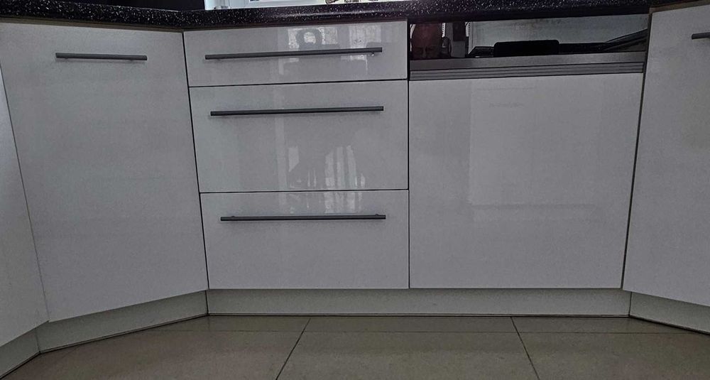 Meble kuchenne białe, połysk