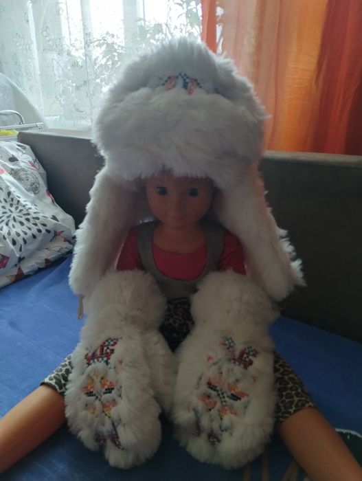 Komplet czapka i rękawiczki.