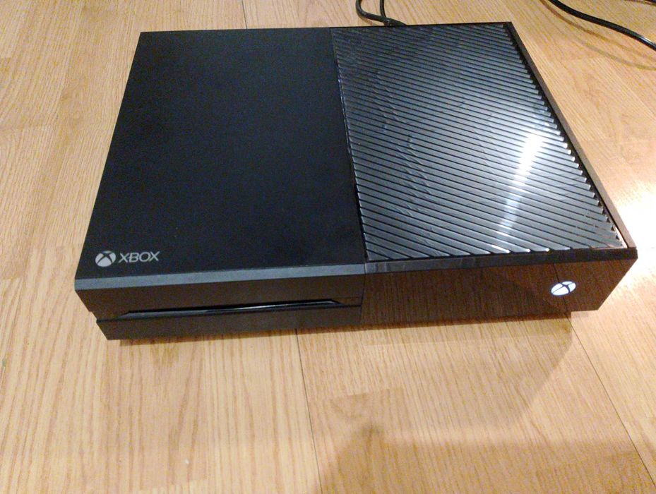 Konsola Microsoft Xbox One 1TB + Pad