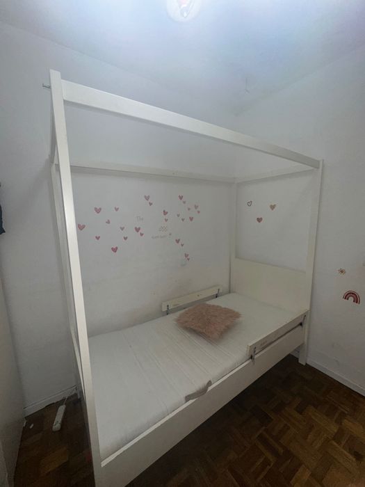 Cama para criança com estrado