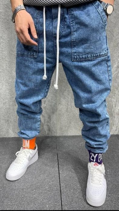 Отдам джинсы джоггеры.