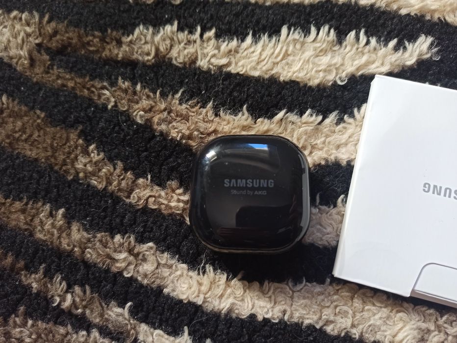 Samsung Galaxy buds live