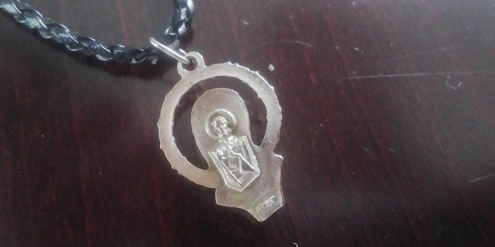 Medalik Maryja z gwiazdami Nowy