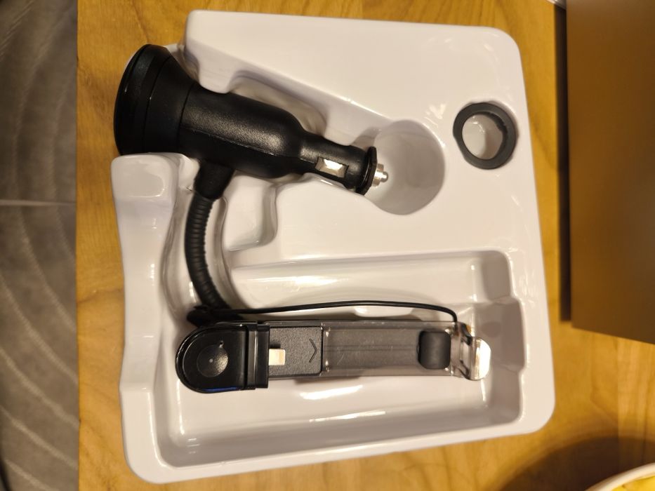 Zestaw głośnomówiący i transmiter FM Belkin iPhone Hands Free FM