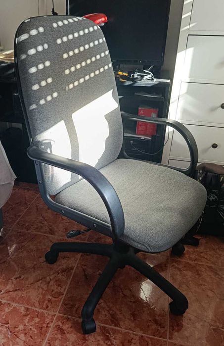 Cadeira de escritório.