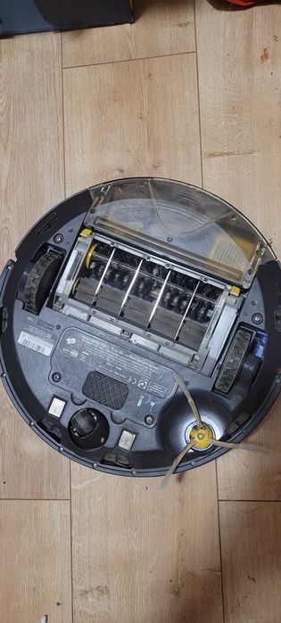 Робот пилесос I -robot