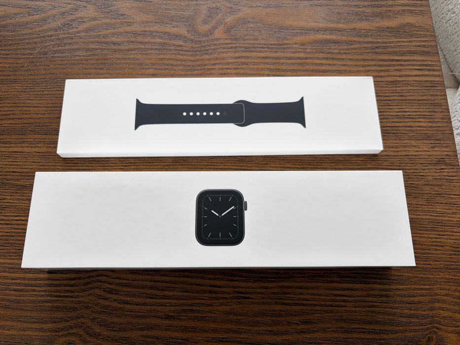 Apple Watch Series 5 44mm Space Gray - Kit completo c/ 3 braceletes (incl. metálica)