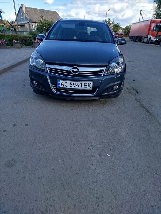 Опель астра h хорошому стані