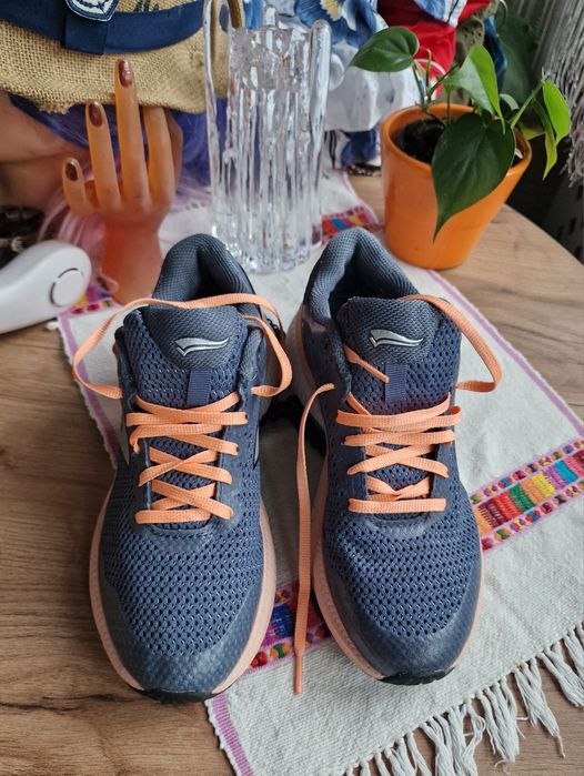 Buty sportowe damakie do biegania 39 Crivit stan bdb mesh