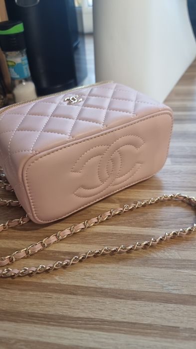 Kuferek chanel...