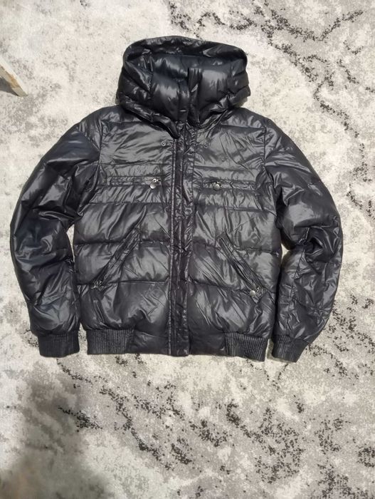 Жіноча  пухова куртка у розмірі 38 с