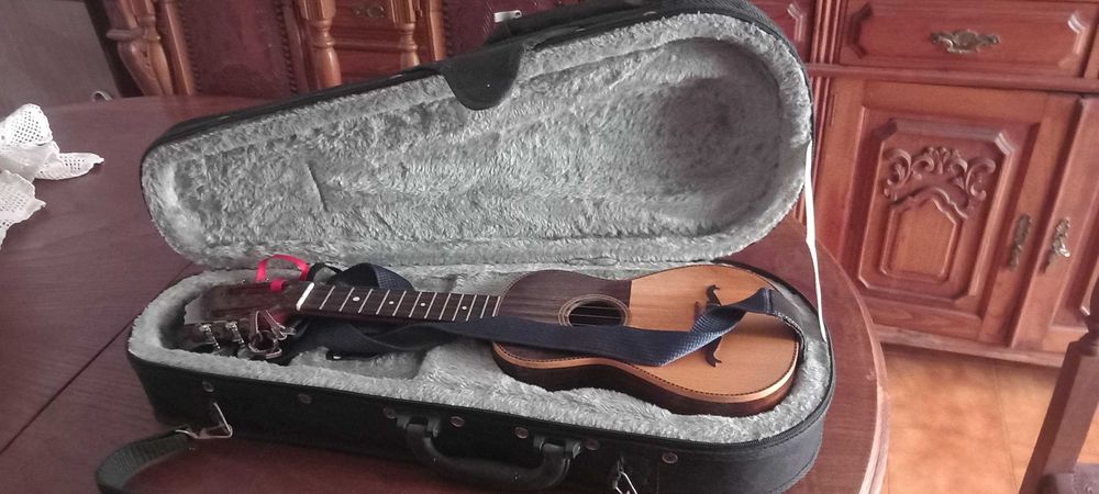 Cavaquinho marca APC