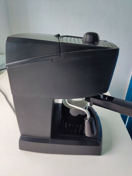 Ріжкова кавоварка еспресо капучіно DELONGHI