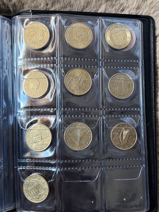 Vendo várias moedas 1€,0,50€,0,20€,0,10€