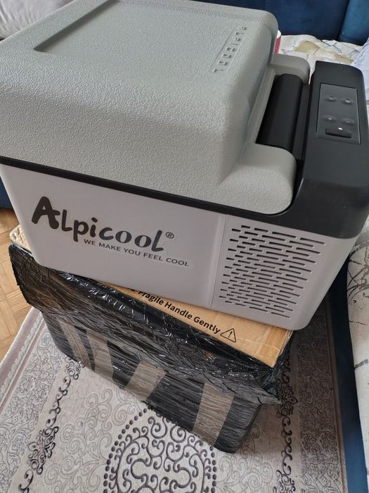 Lodówka samochodowa turystyczna 12v 12L