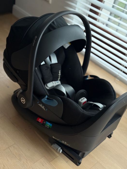 Fotelik Cybex Cloud G z baza (jak nowy)