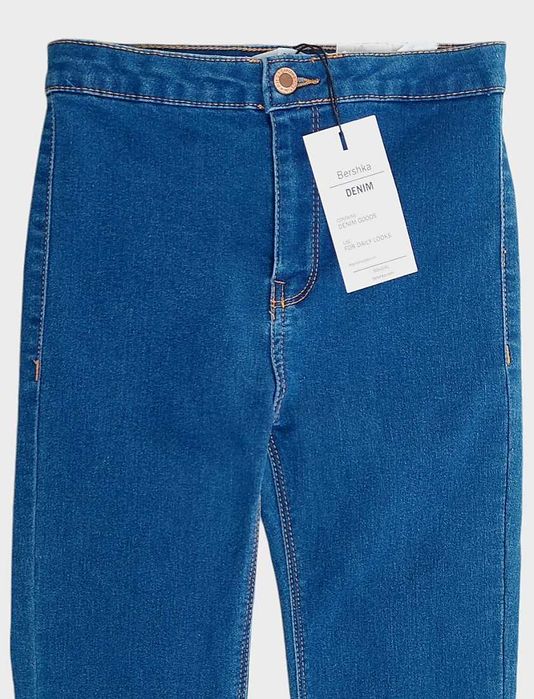 Bawełniane granatowe spodnie jeansowe BERSHKA, R. 36
